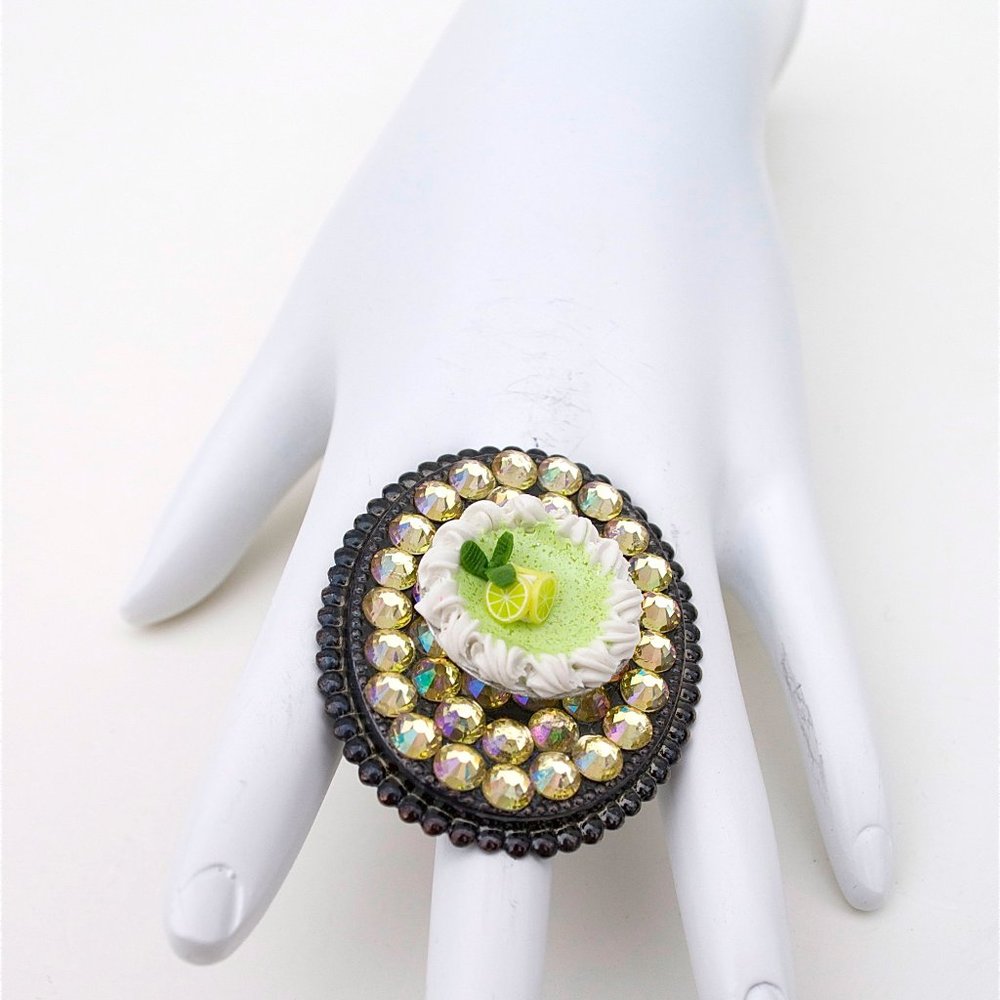 KEY LIME PIE RHINESTONE RING - Picture 3 of 5